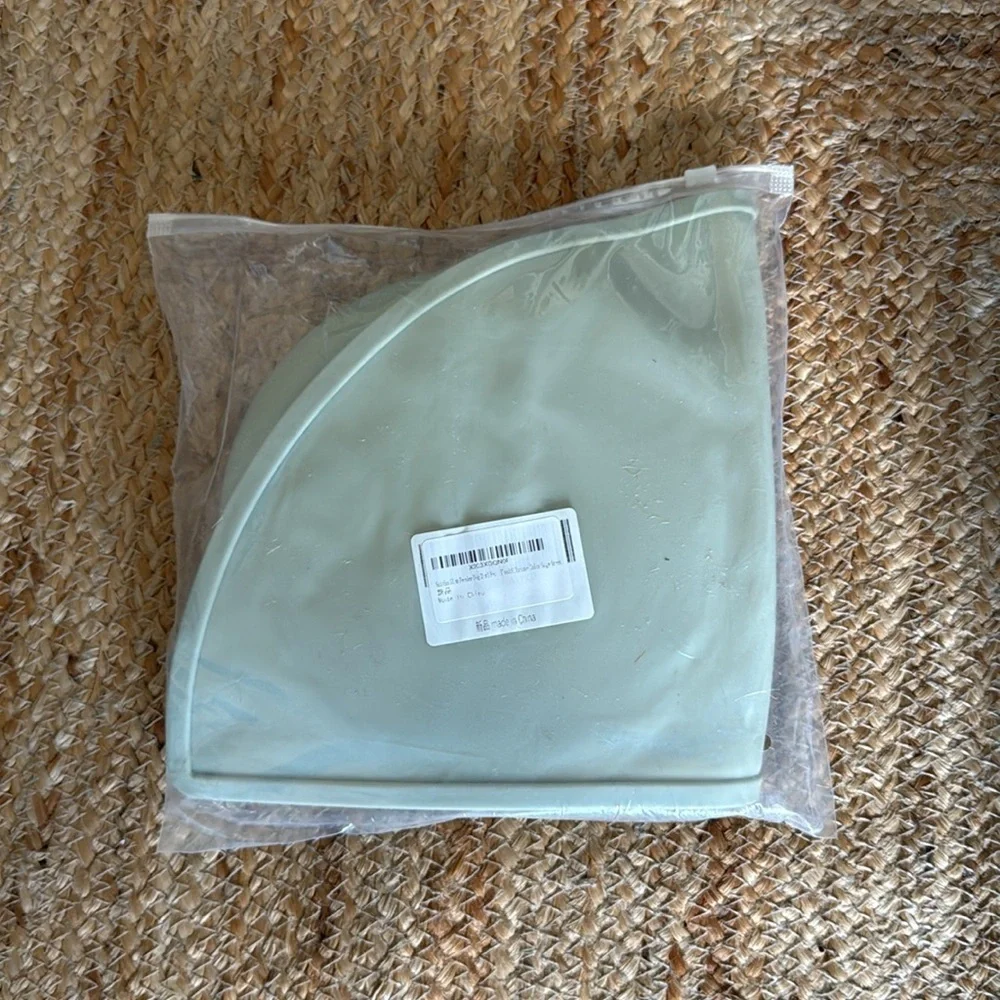 NWT Dog Slow Feeder, Silicone Dog Bowl with Mat Sade Green
